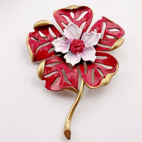 VINTAGE Red white enamel and brass toned metal dimensional flower brooch big pin - Picture 4 of 10